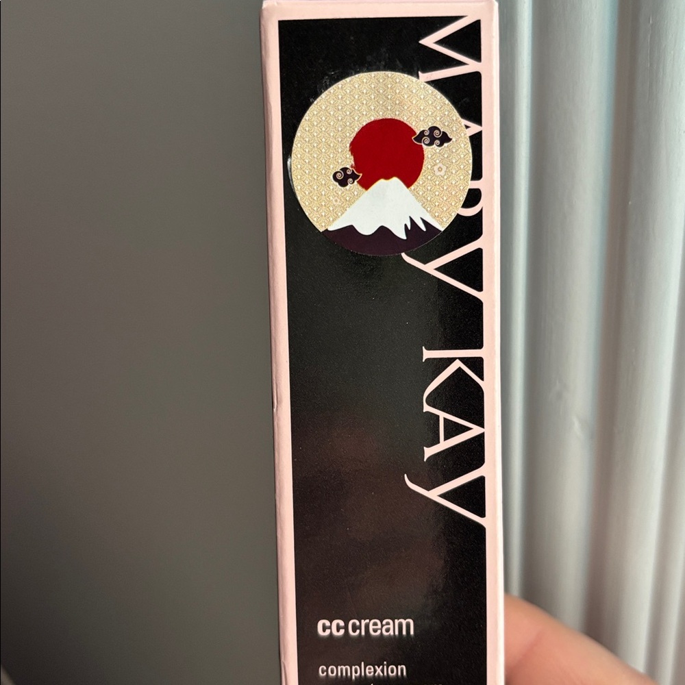 10/24 Very Light-Mary Kay CC Cream - Picture 2 of 6